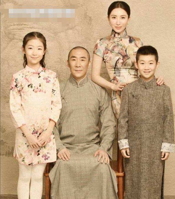 
明星家庭的民国风照片 孙俪温馨 杨颖搞怪 只有他们家最美！“十大外围足球平台app”(图5)