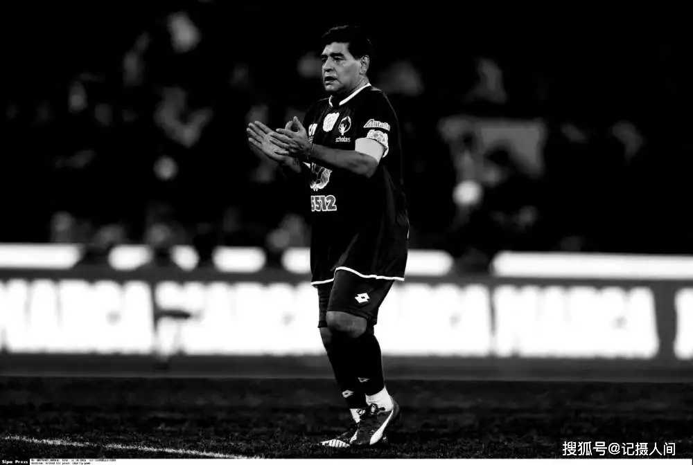 
突发！传奇球星马拉多纳去世！阿根廷悼念三日‘十大外围足球平台app’(图4)