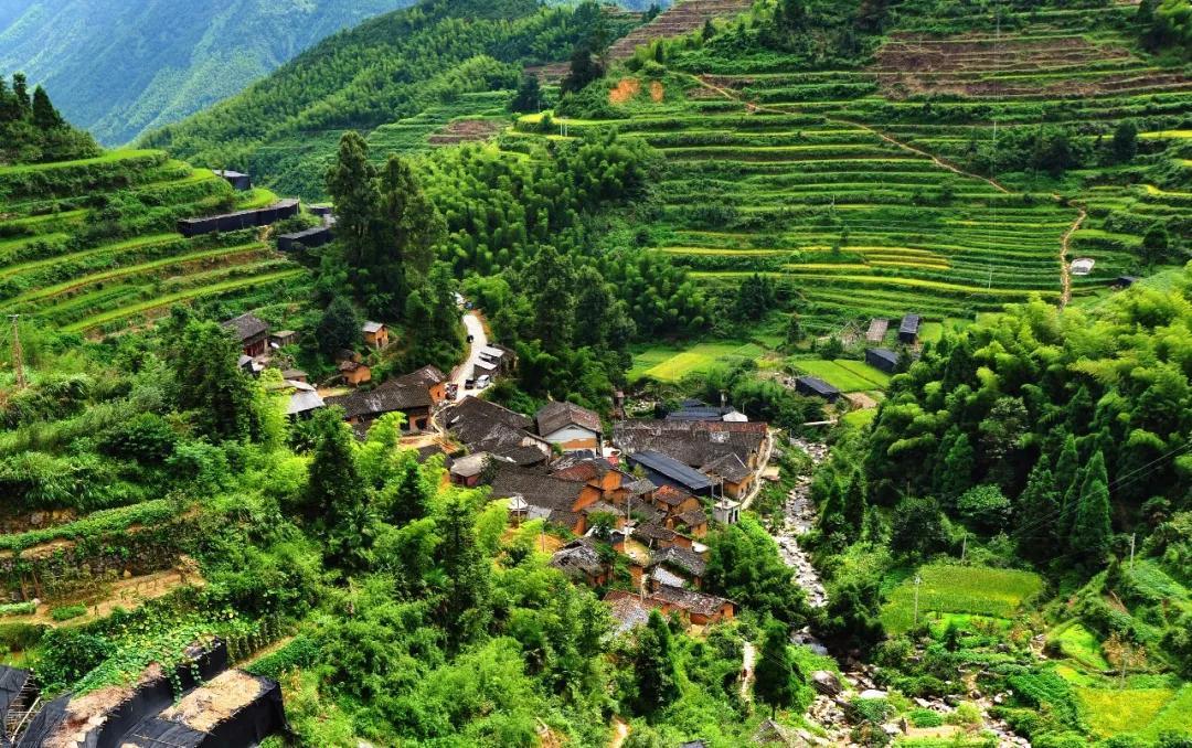 【战时政治建警】肖国清同志送奖到岗,刘庆华同志获战时表彰“十大外围足球平台app”(图1) 十大外围足球平台app