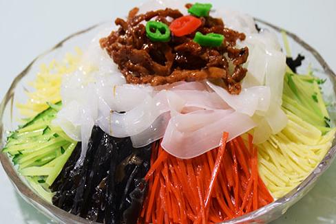 NBA球员今日上脚:安踏又出新球鞋了 欧文联名海绵宝宝很帅“十大外围足球平台app”(图2) 十大外围足球平台app