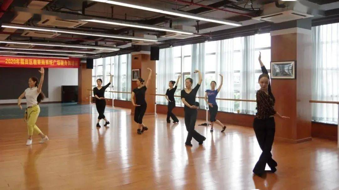 十大外围足球平台app:
舞起来!乐起来!周日一起围观福田区广场健身舞展演吧(图10) 十大外围足球平台app:
舞起来!乐起来!周日一起围观福田区广场健身舞展演吧(图10)