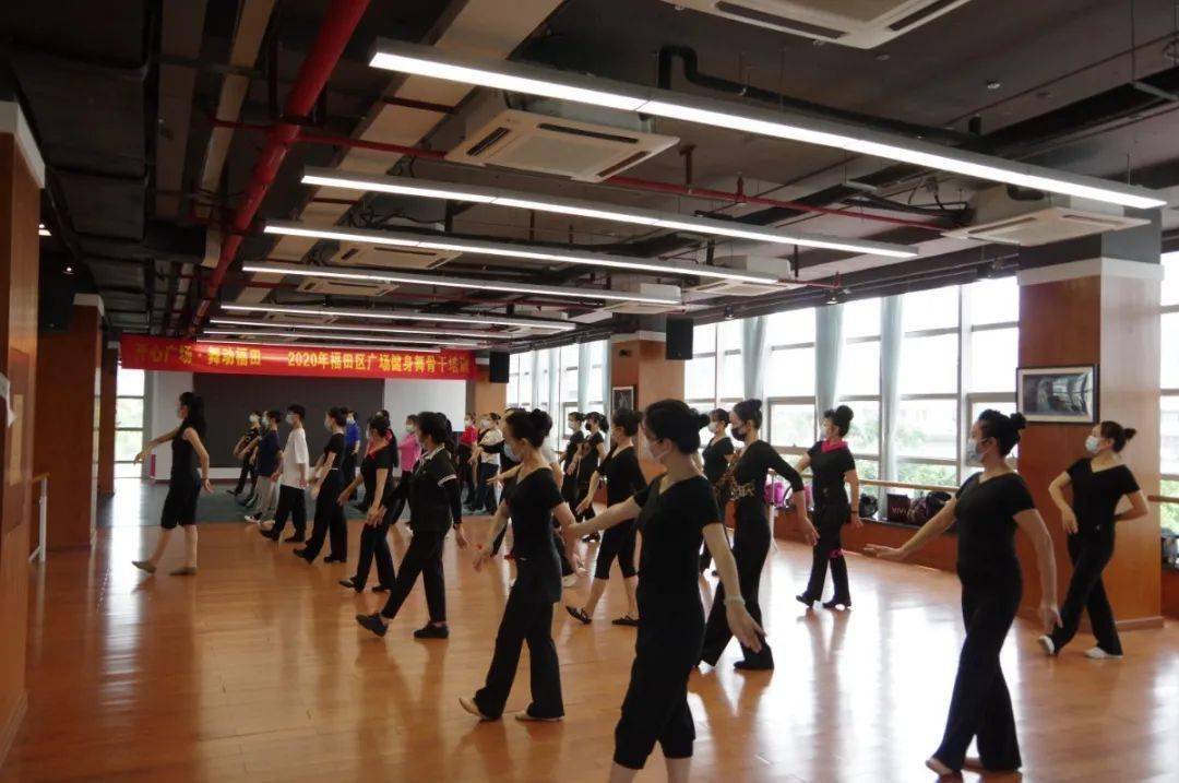 十大外围足球平台app:
舞起来!乐起来!周日一起围观福田区广场健身舞展演吧(图12) 十大外围足球平台app:
舞起来!乐起来!周日一起围观福田区广场健身舞展演吧(图12)