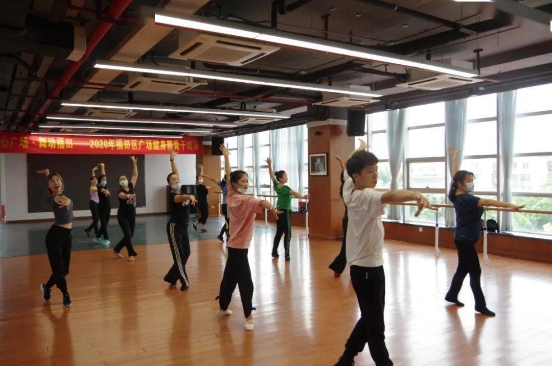 十大外围足球平台app:
舞起来!乐起来!周日一起围观福田区广场健身舞展演吧(图13) 十大外围足球平台app:
舞起来!乐起来!周日一起围观福田区广场健身舞展演吧(图13)