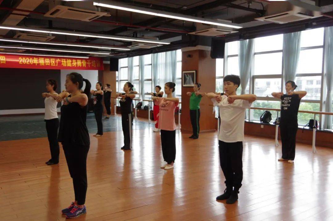 十大外围足球平台app:
舞起来!乐起来!周日一起围观福田区广场健身舞展演吧(图14) 十大外围足球平台app:
舞起来!乐起来!周日一起围观福田区广场健身舞展演吧(图14)