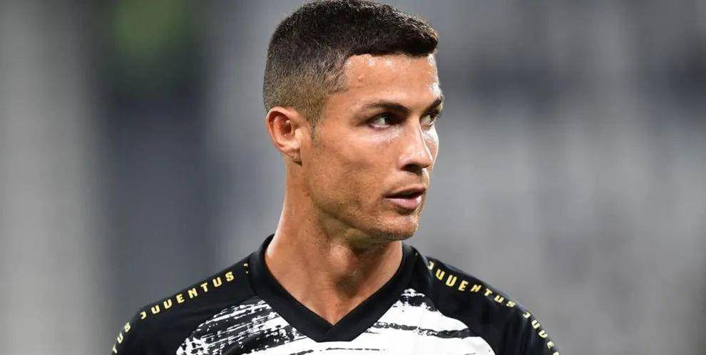 十大外围足球平台app_
C罗 阳性！他的密接者或有一堆大牌球星……(图2)